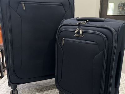 BRAND NEW Samsonite Spinner Luggage Set - 2 Piece (20" Carry-on & 28" Checked) - Navy Blue