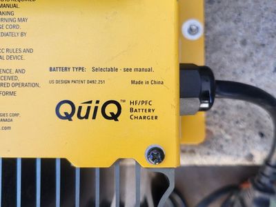 QUIQ HF/PCF BATTERY CHARGER