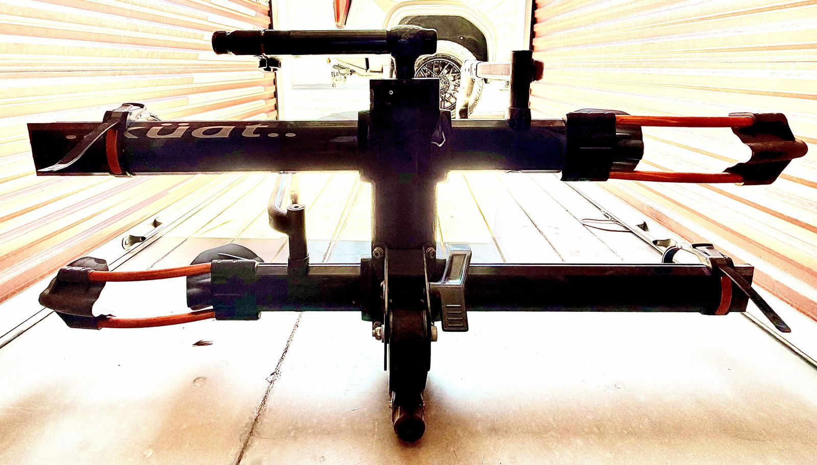KUAT NV 2-BIKE HITCH RACK ORIGINAL NV • PLATFORM-STYLE • INTEGRATED TRAIL DOC