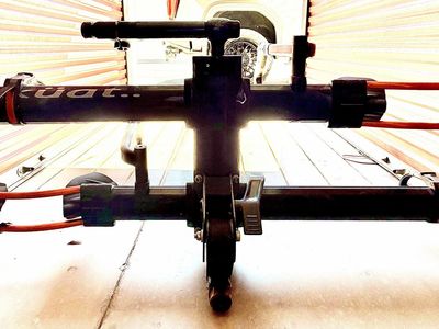 KUAT NV 2-BIKE HITCH RACK ORIGINAL NV • PLATFORM-STYLE • INTEGRATED TRAIL DOC