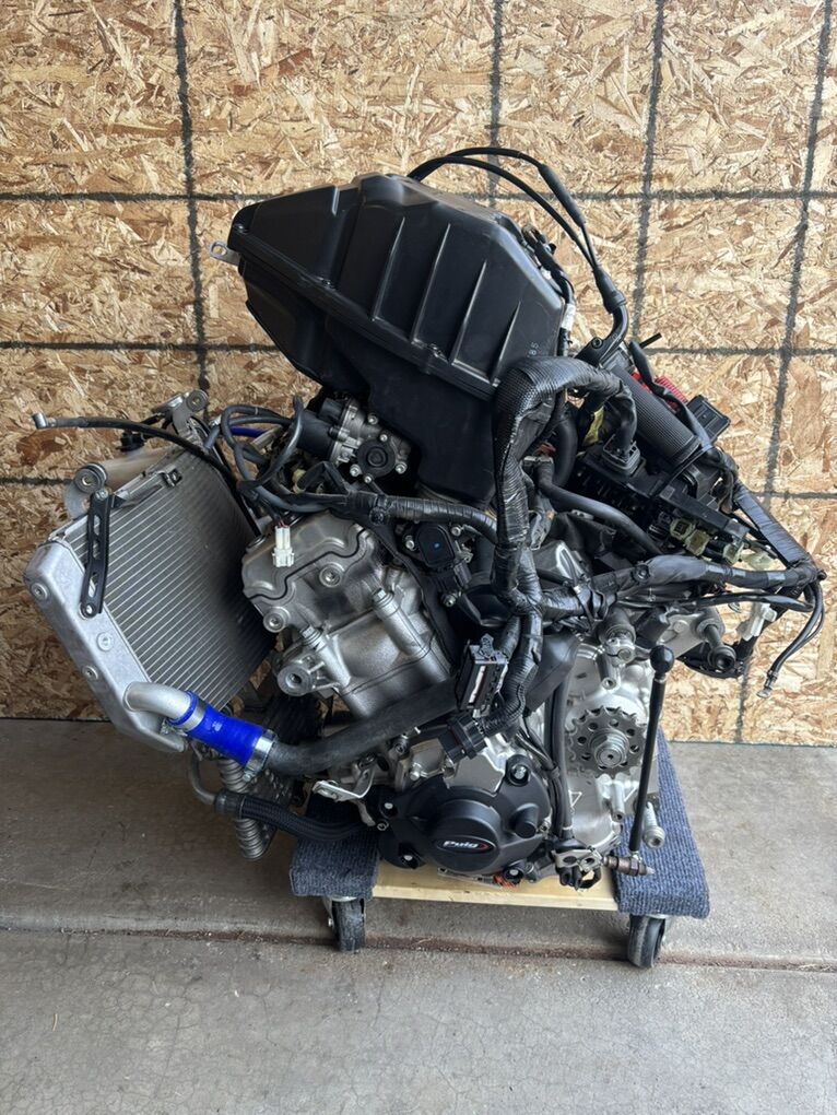 2015-2019 Yamaha R1 part Out