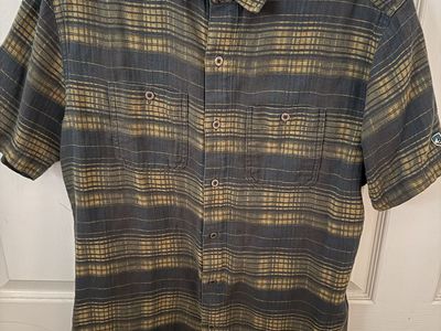 Kuhl Men's Large Plaid Short Sleeve Button-Up Shirt - blue/Yellow