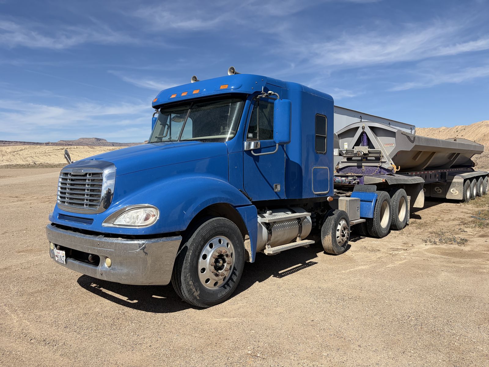 2007 Freightliner Columbia 120 Sleeper Truck w/Lift Axle