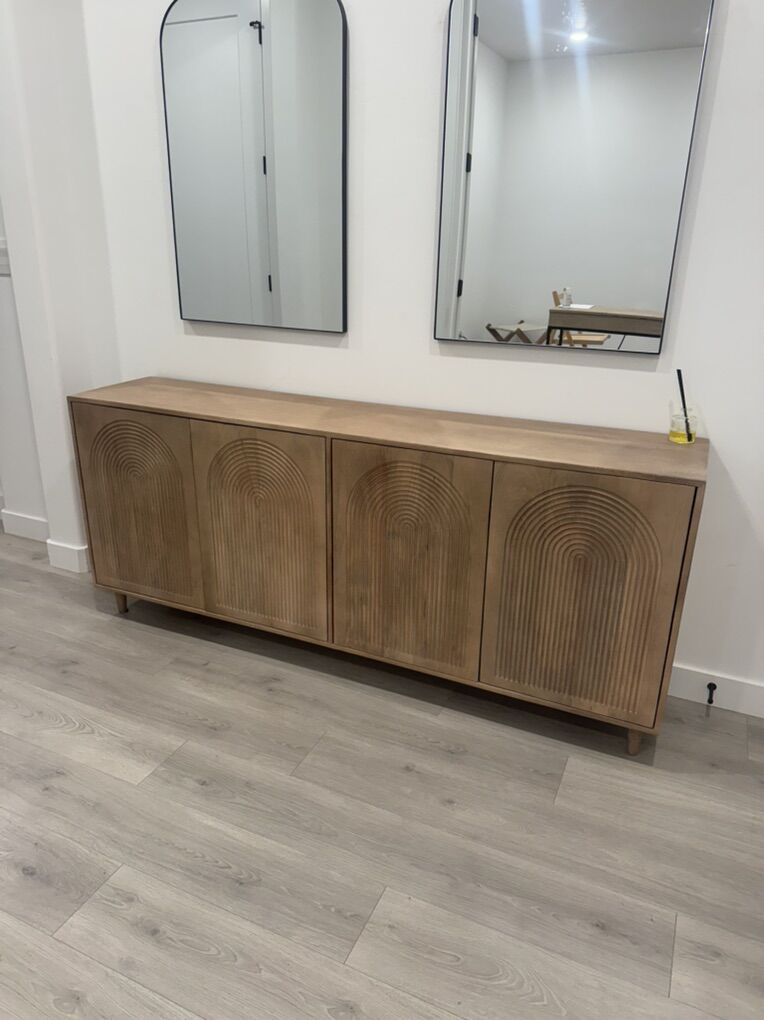 Beautiful Sideboard/ Buffet/ Credenza