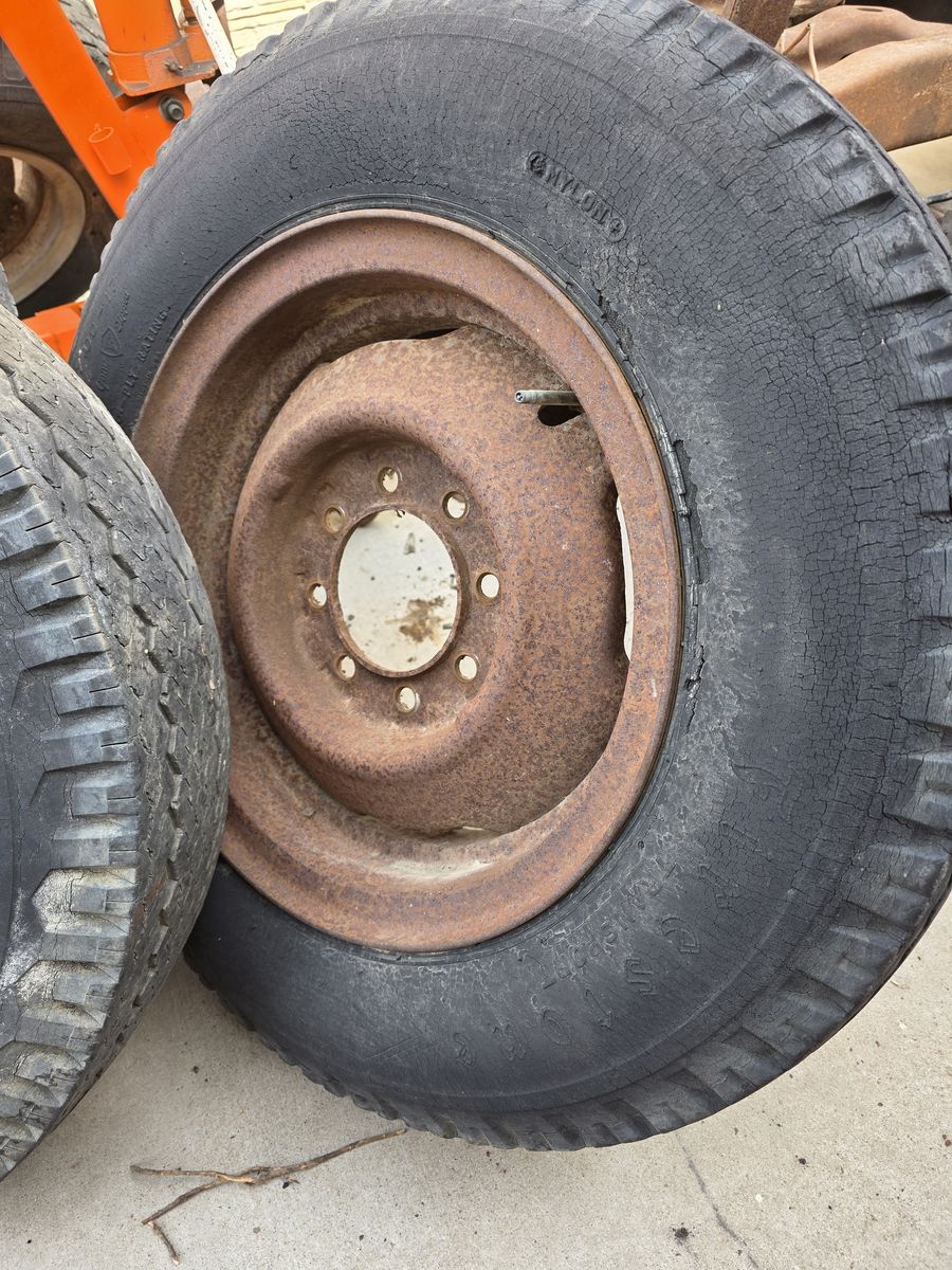 1949 Ford F3 Original Wheels