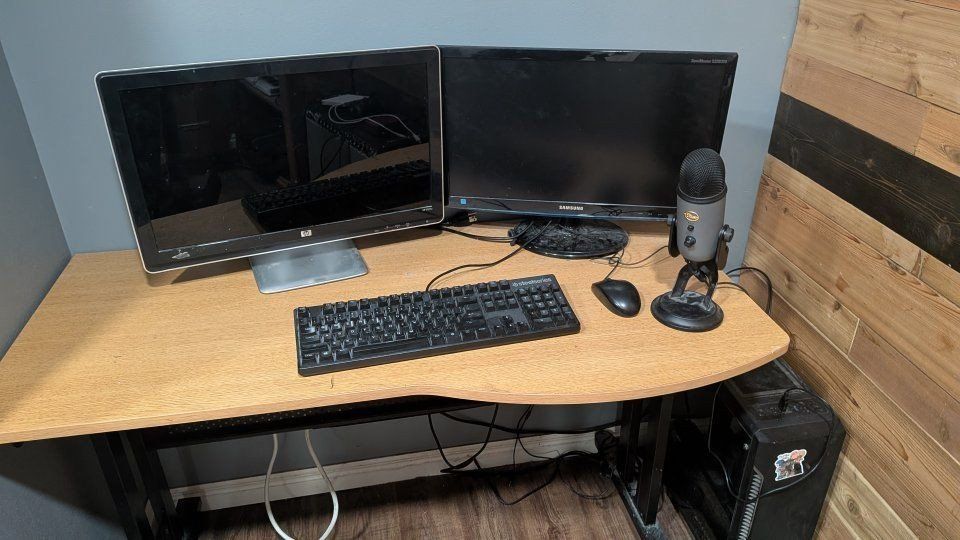 Full Gaming PC Setup (PC + Blue Yeti Microphone + Dual Monitors + Mechanical Keyboard)