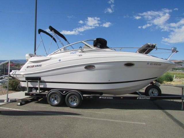 2007 FourWinns 248 Vista ( Very Clean Boat! )