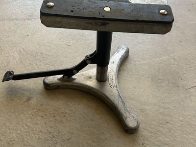 FMF Motorcycle Lift Stand – Foot Operated – Excellent Condition