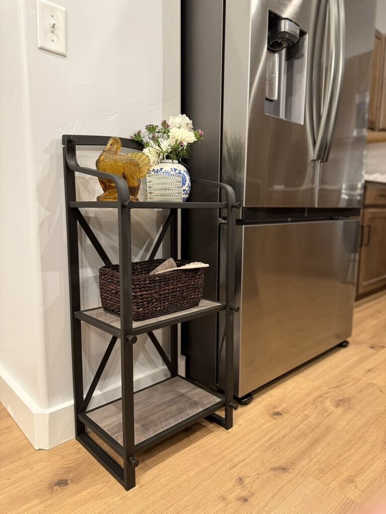 Modern 3-Tier Metal Shelf: Wood-look & Black Frame