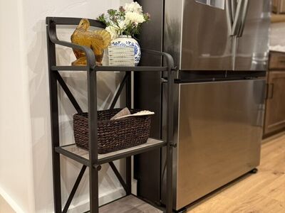 Modern 3-Tier Metal Shelf: Wood-look & Black Frame