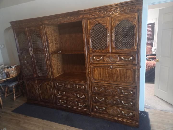 Entertainment center