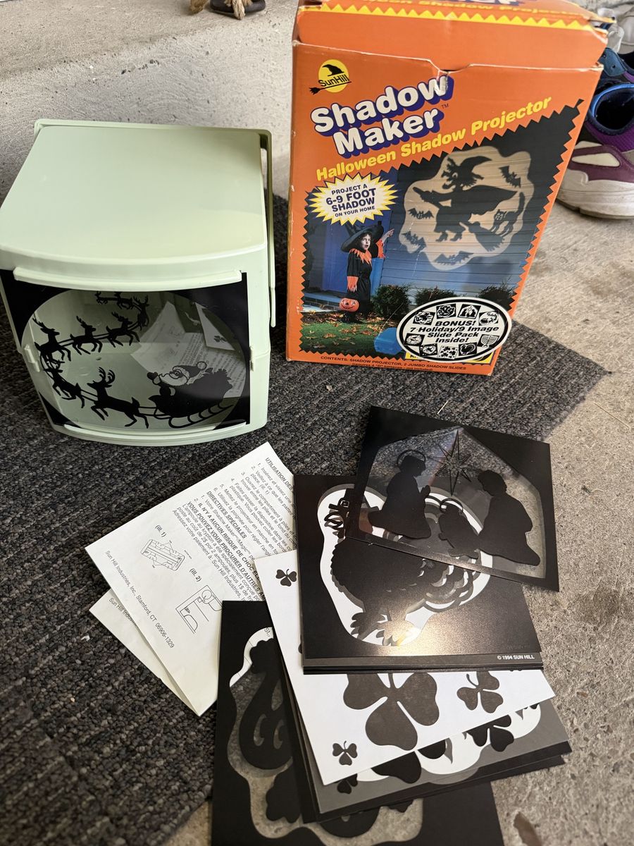 Vintage SunHill Shadow Maker Outdoor Holiday Shadow Projector with Slide Pack Boxed