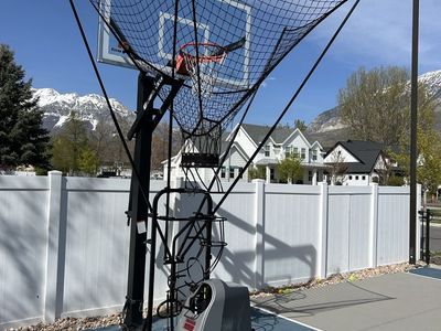 Dr Dish Rebel Basketball basketball rebound machine