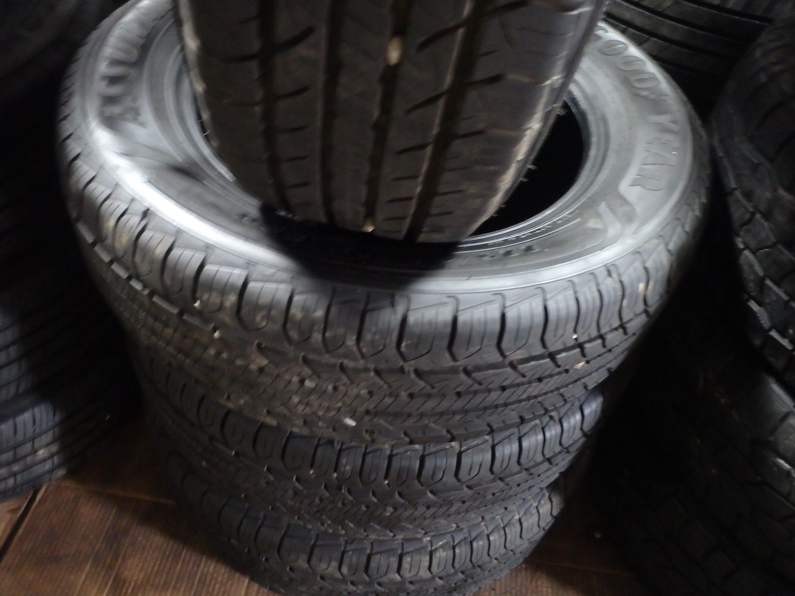 225/60R17 GOODYEAR ASSURANCE OUTLAST SET OF USED TIRES