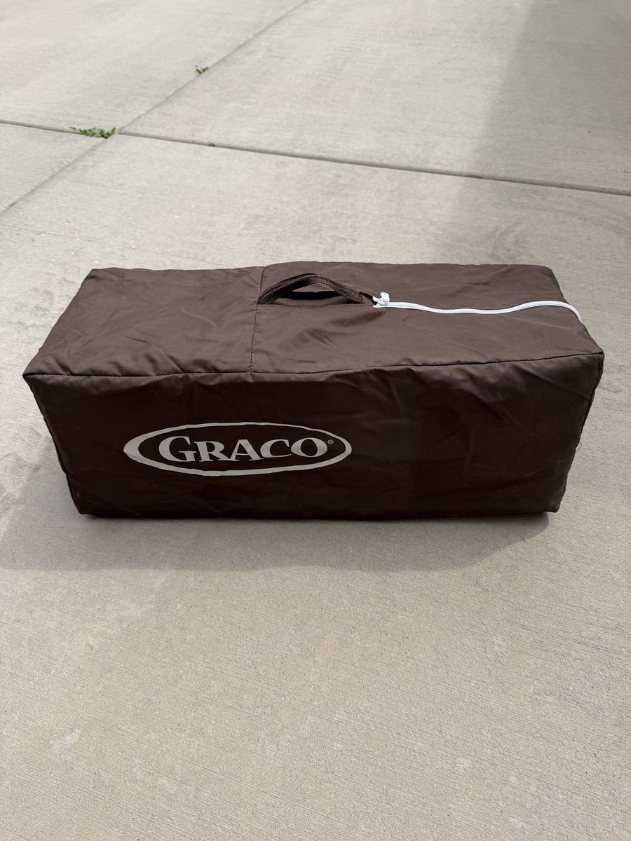 Graco Pack 'n Play Portable Playard - Brown & Polka Dot - Excellent Condition
