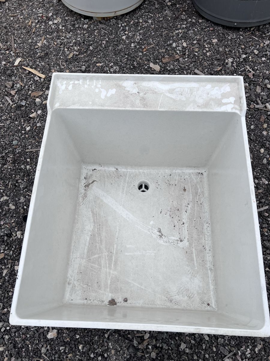 Mustee 18F Laundry Sink