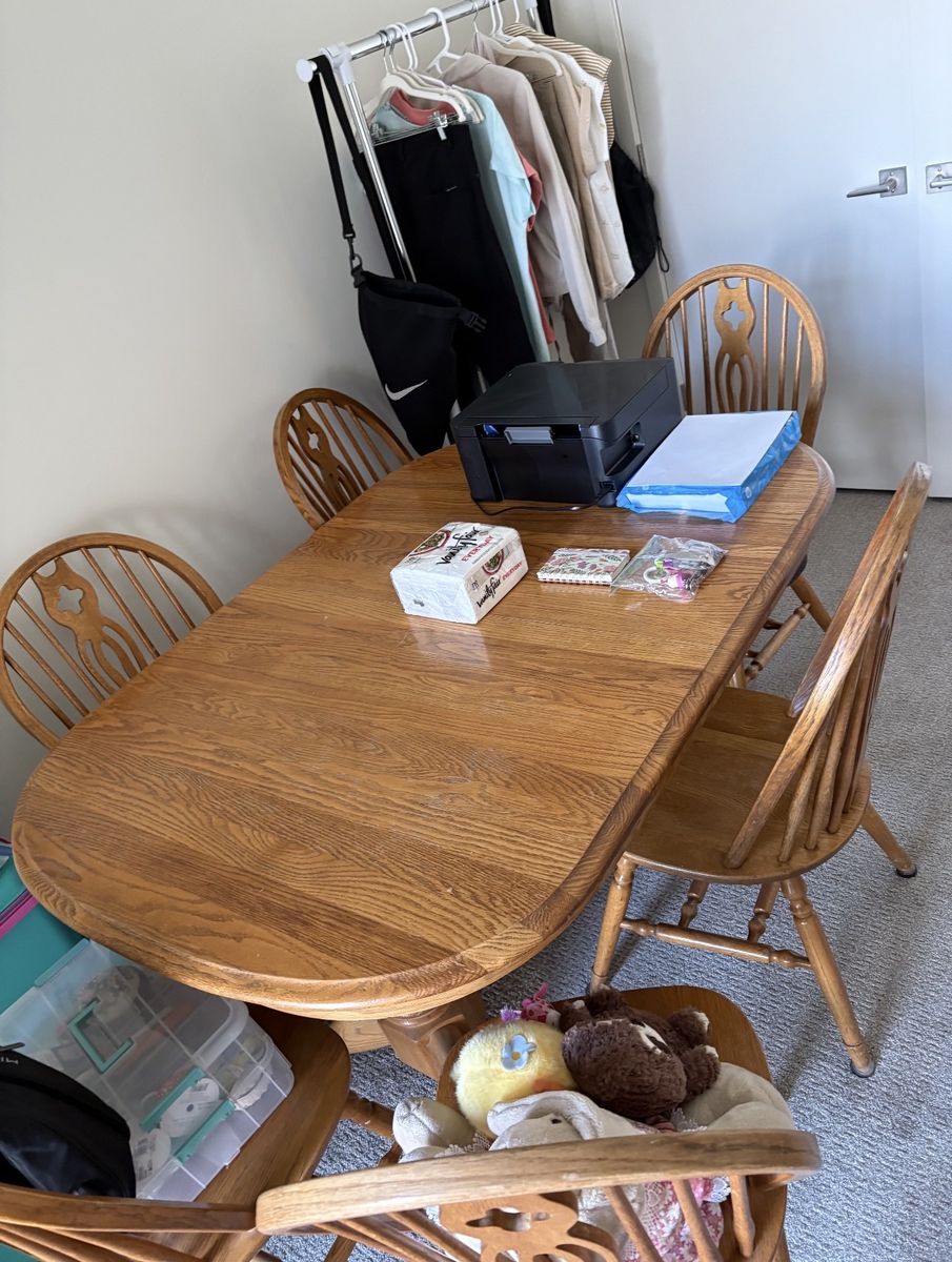 1990s Solid wood Dining Table & 6 Chair Set with 2 Extension Leaves – Great Condition