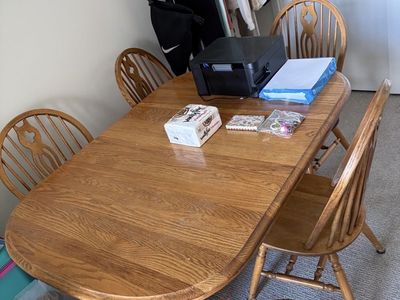 1990s Solid wood Dining Table & 6 Chair Set with 2 Extension Leaves – Great Condition