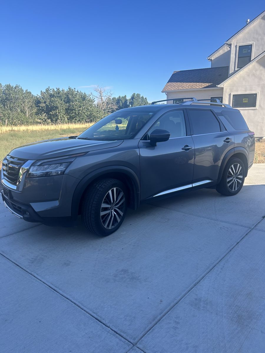 2022 Nissan Pathfinder Platinum