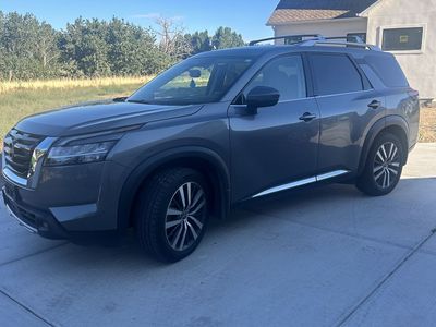 2022 Nissan Pathfinder Platinum