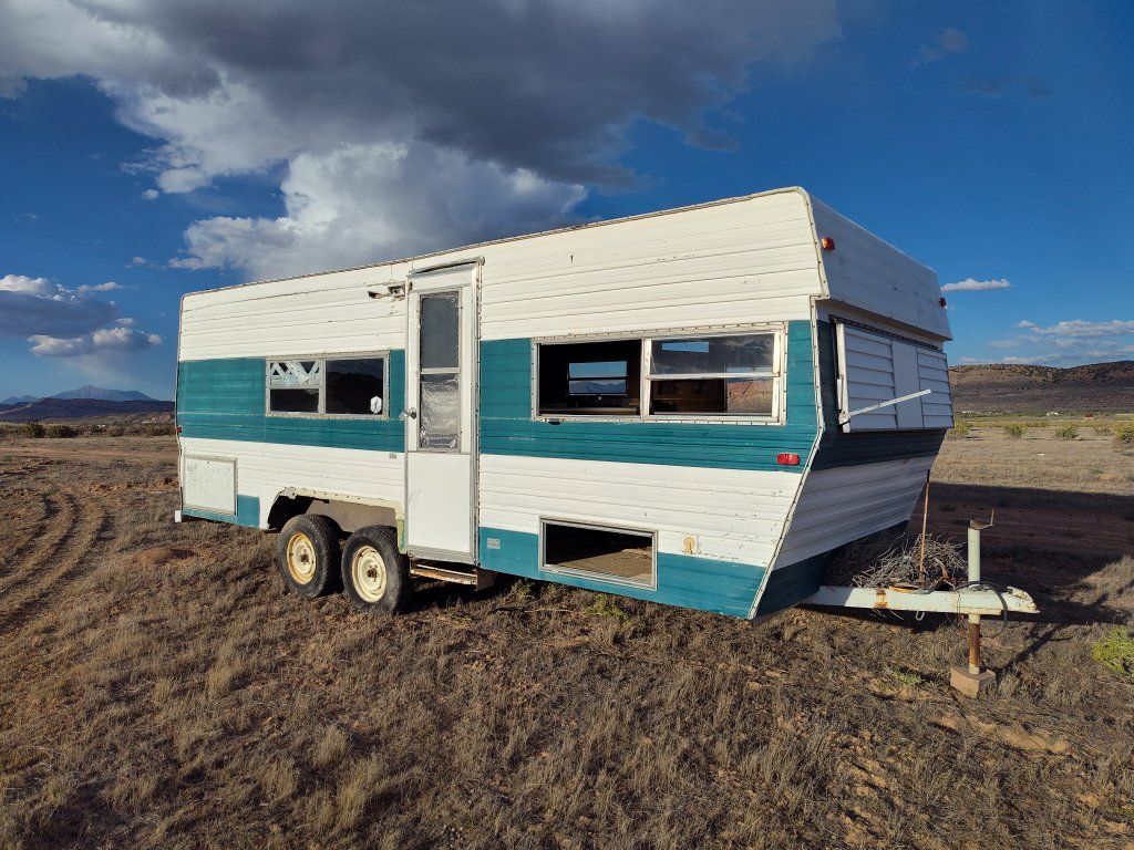 Vintage Travel Trailer - Fixer Upper Project - Needs Full Renovation