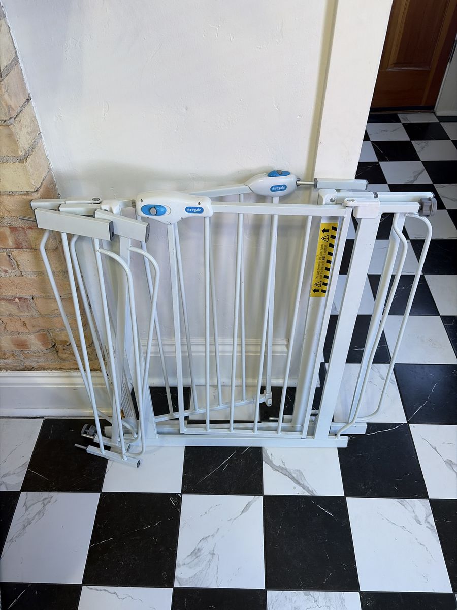 Regalo Easy Step Baby Gate, White - Pressure Mounted, Walk-Through Design, Extendable, Child Safety