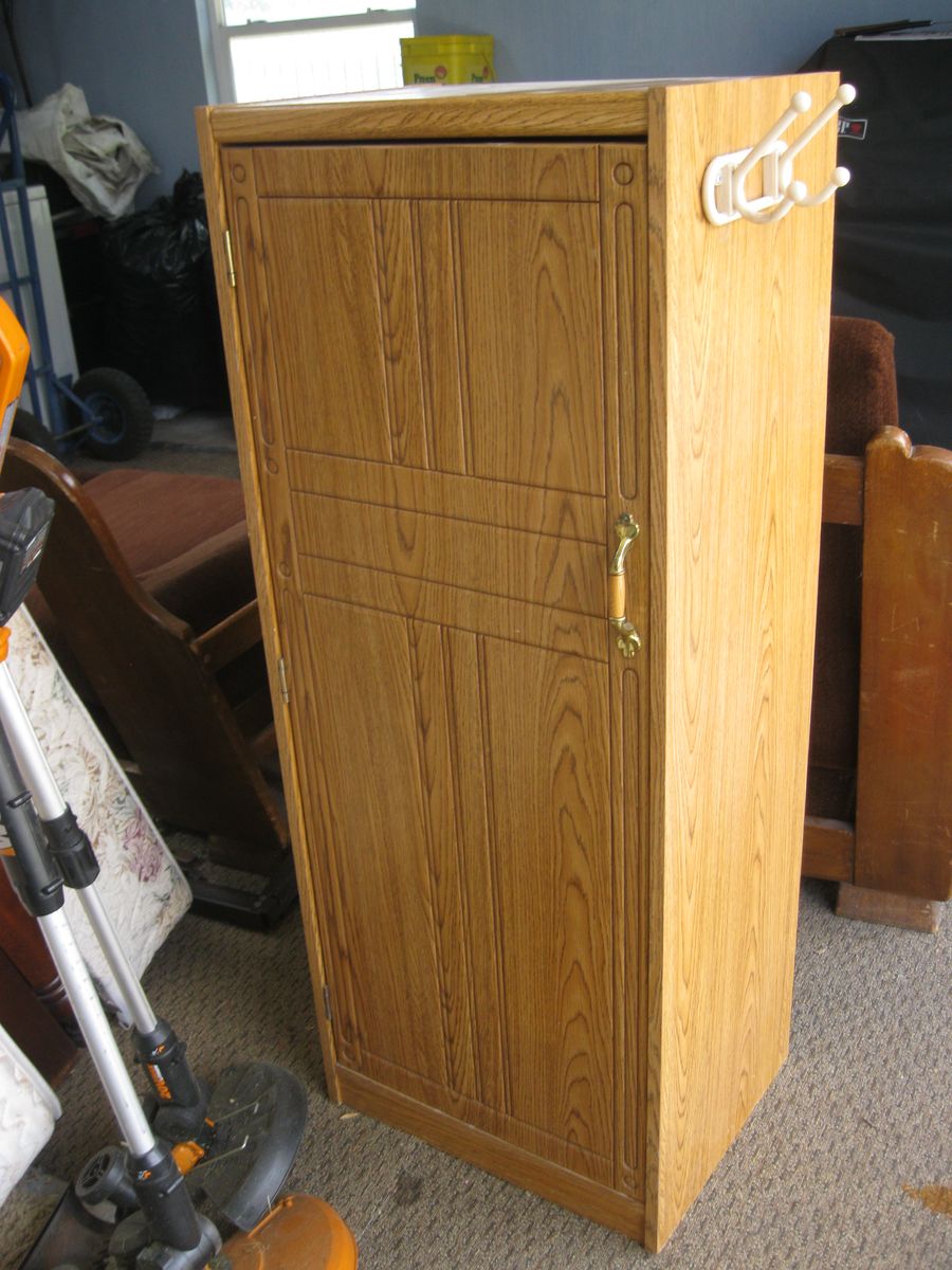 SMALL STORAGE CABINET