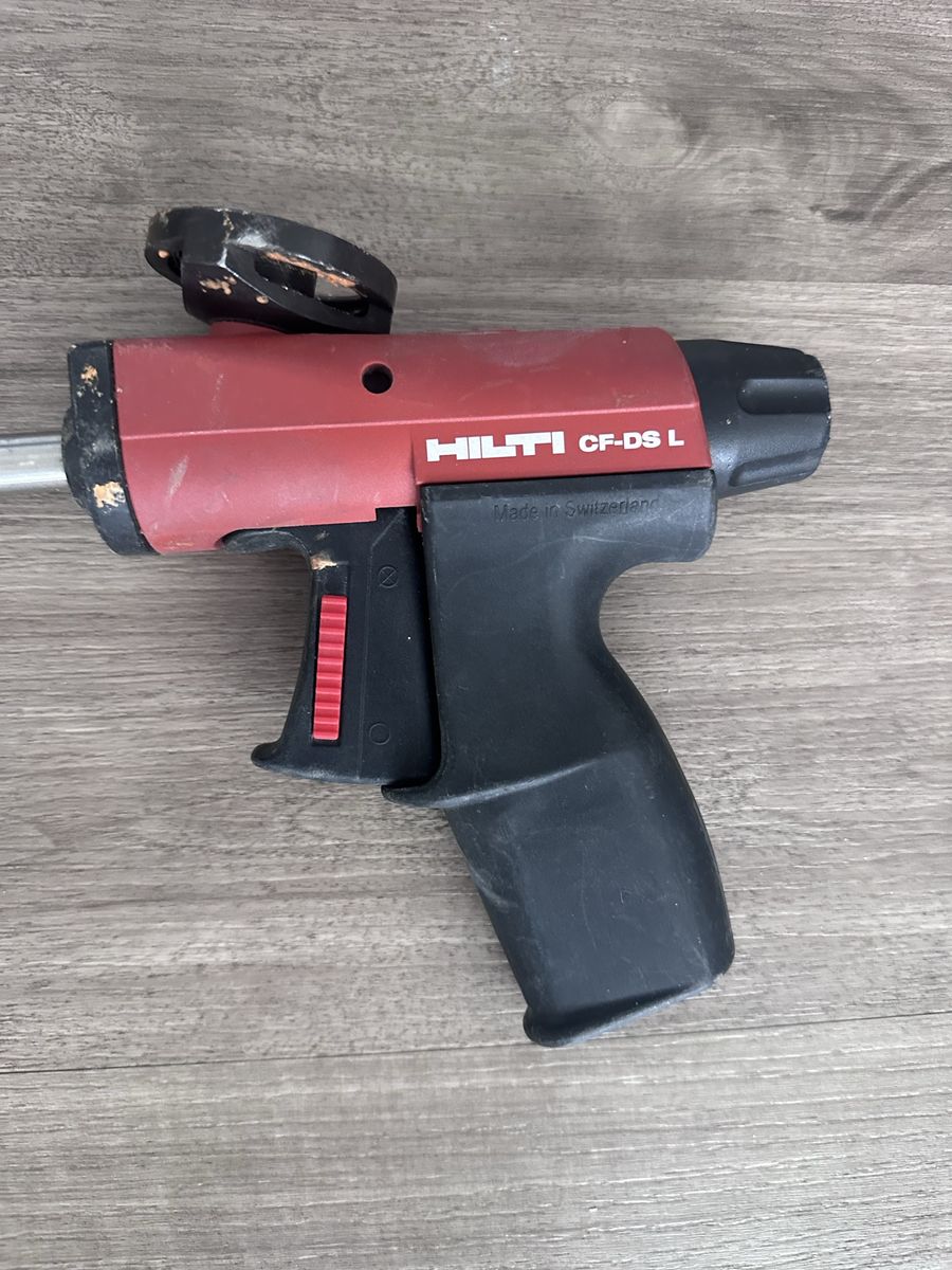 HILTI 403843 CF DS-L Extra Long Foam Dispenser, 27 in Arm, Used, Good Condition
