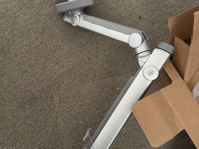 Dynafly Single Monitor Arm Vesa Mount