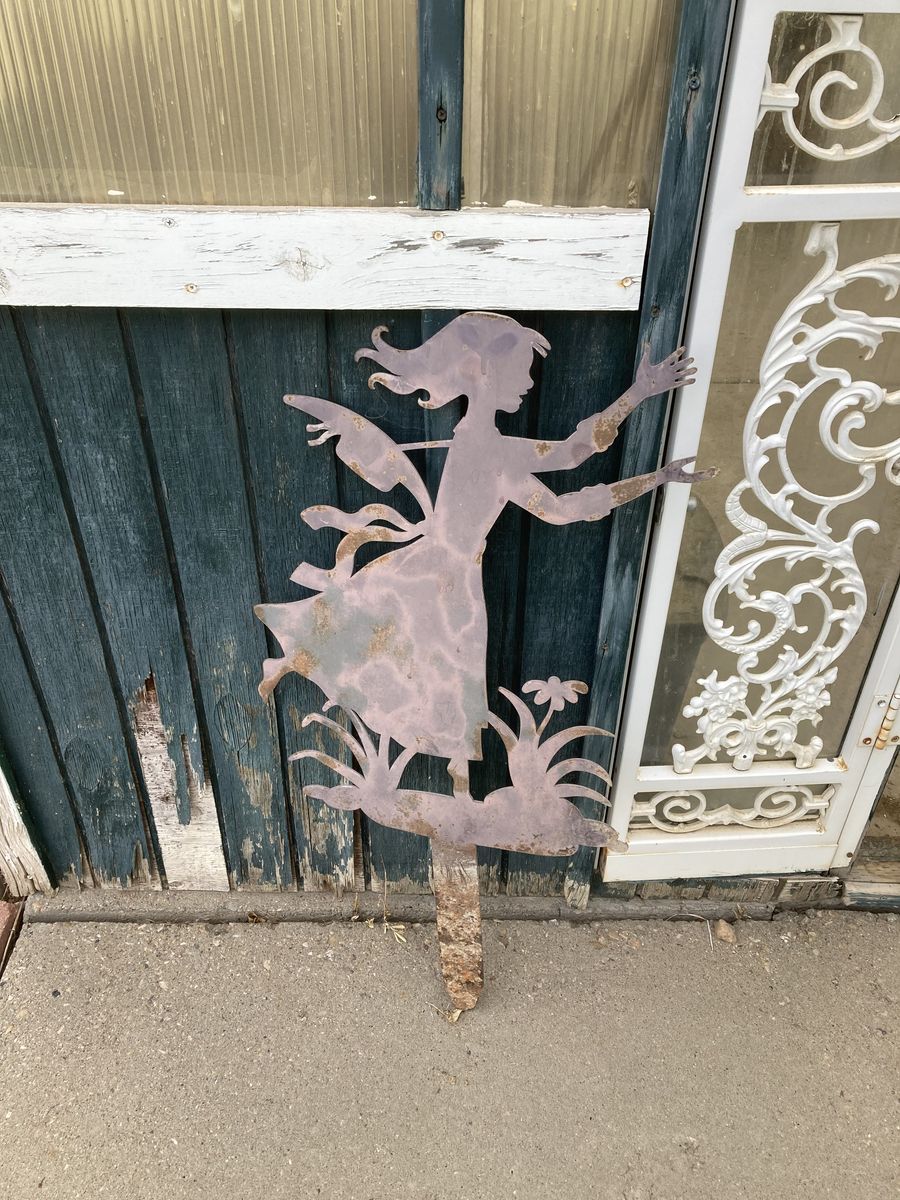 Metal yard decoration