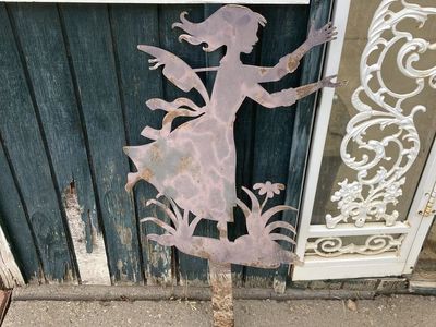 Metal yard decoration