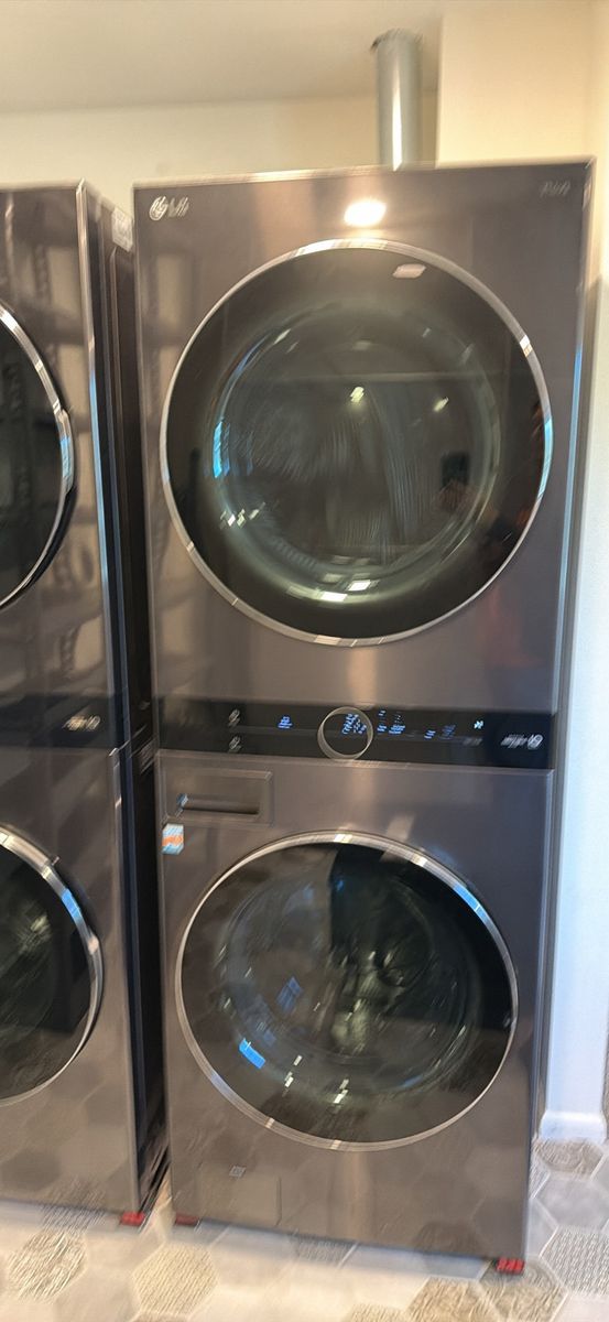 LG WKGX301HBA WashTower Gas Washer/Dryer Combo — Stainless - Excellent Used Condition