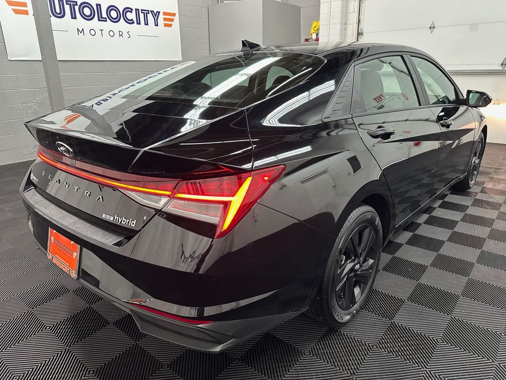 Main image 11