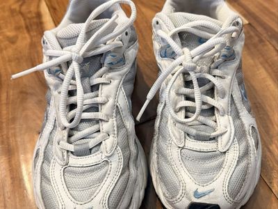 Nike White and Blue Athletic Sneakers Women's Size 6.5