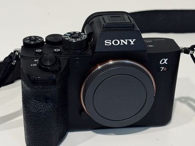 SONY 7RIV Mirrorless Camera and Lenses