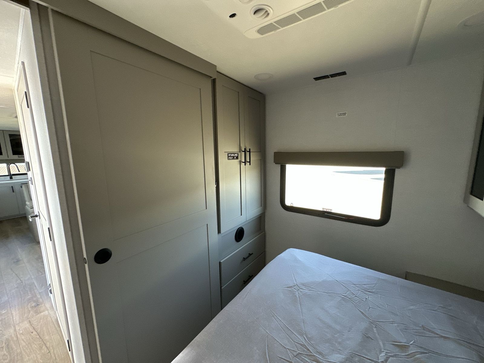 Main image 4
