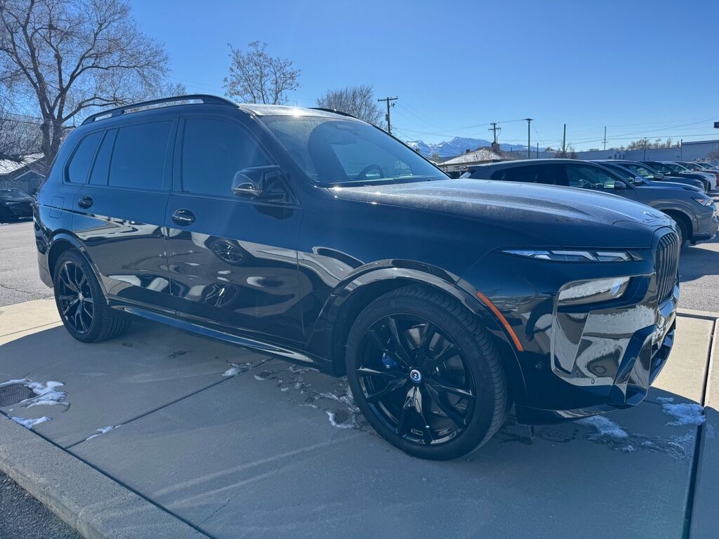 2023 BMW X7 M60i
