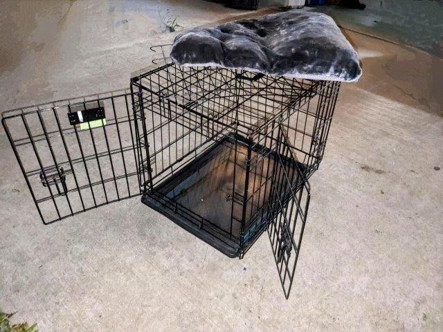 Small Wire Dog Crate 24"L Like New
