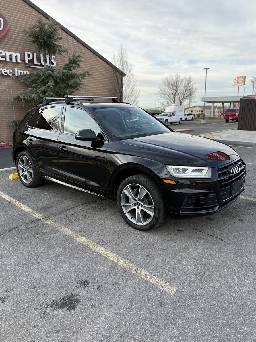 2019 AUDI Q5 2.0T e quattro Premium Plus