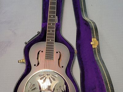 Gretsch G9220 Bobtail Round-Neck Resonator Guitar with Hard Case