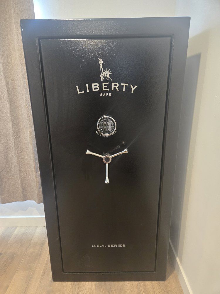 Liberty Safe USA Series Gun Safe - Black, USA Series, Excellent Condition, Digital Lock