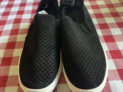 New Women’s Casual Shoes Size 11