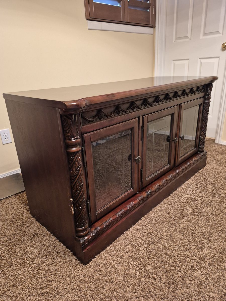 Wood cabinet