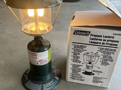 Coleman Propane Lantern, Two Mantle, Outdoor Camping Light