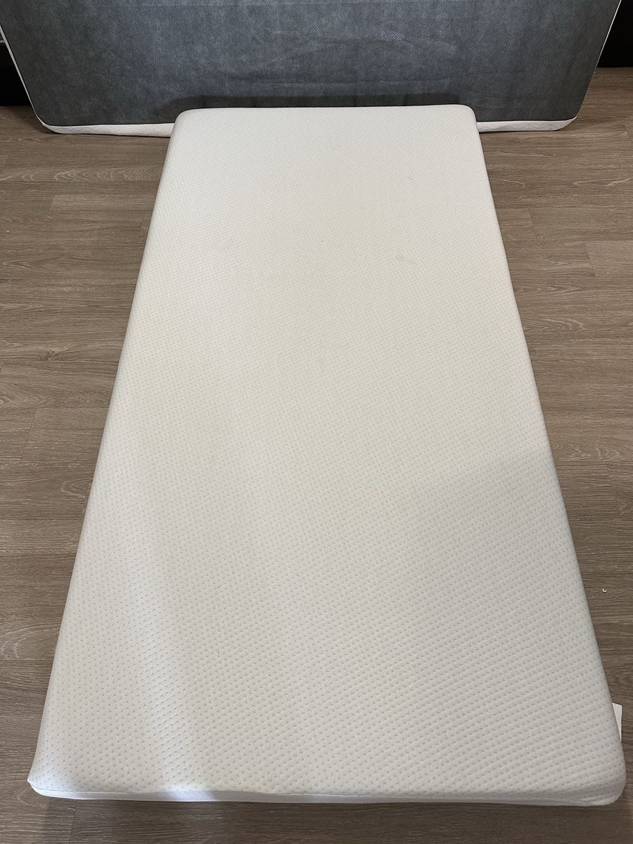Zinus Green Tea Memory Foam Mattress and zinus box spring (Twin)