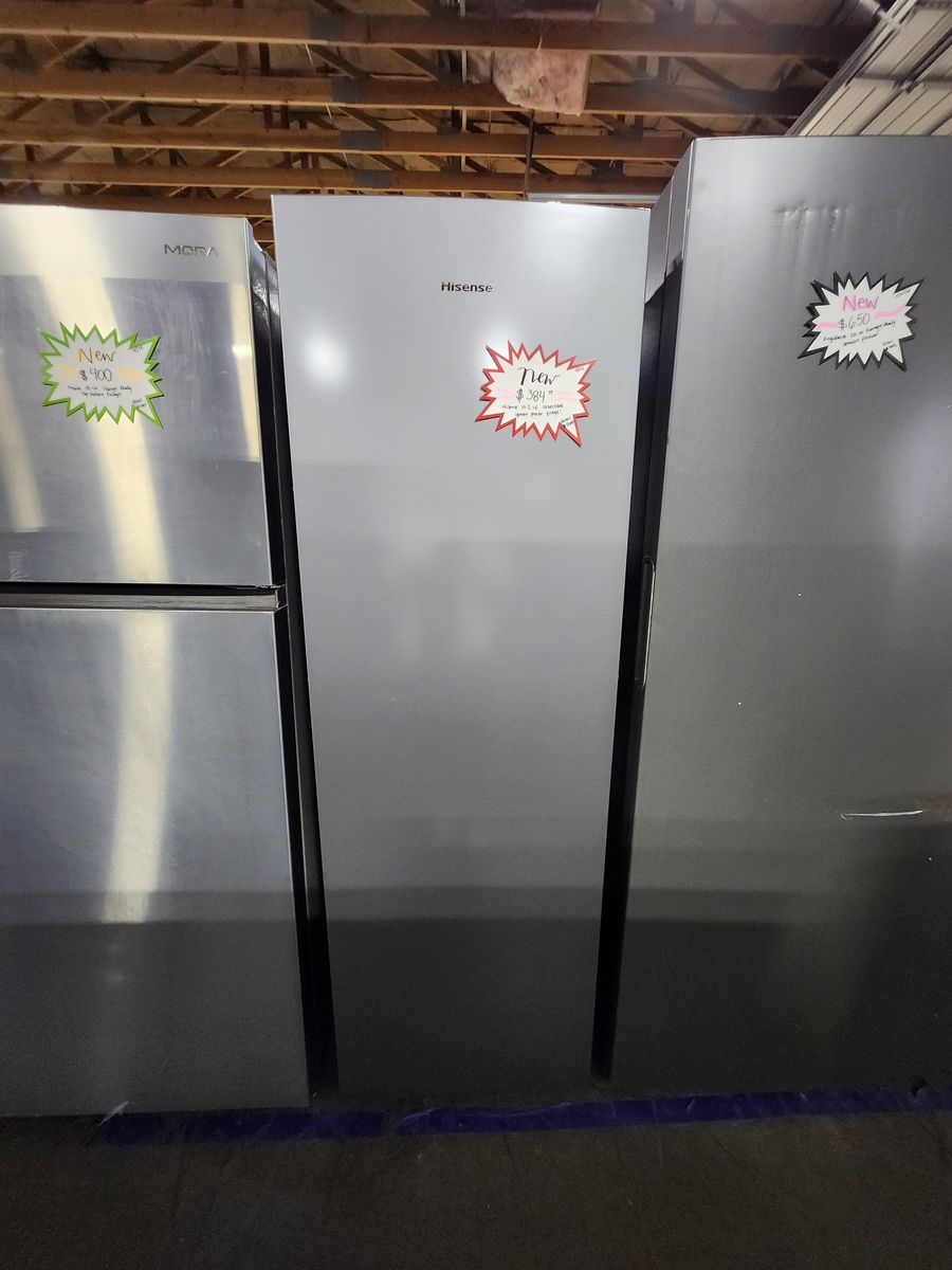 BRAND NEW! HISENSE 10.2 CF STAINLESS STEEL FRIDGE/FREEZER