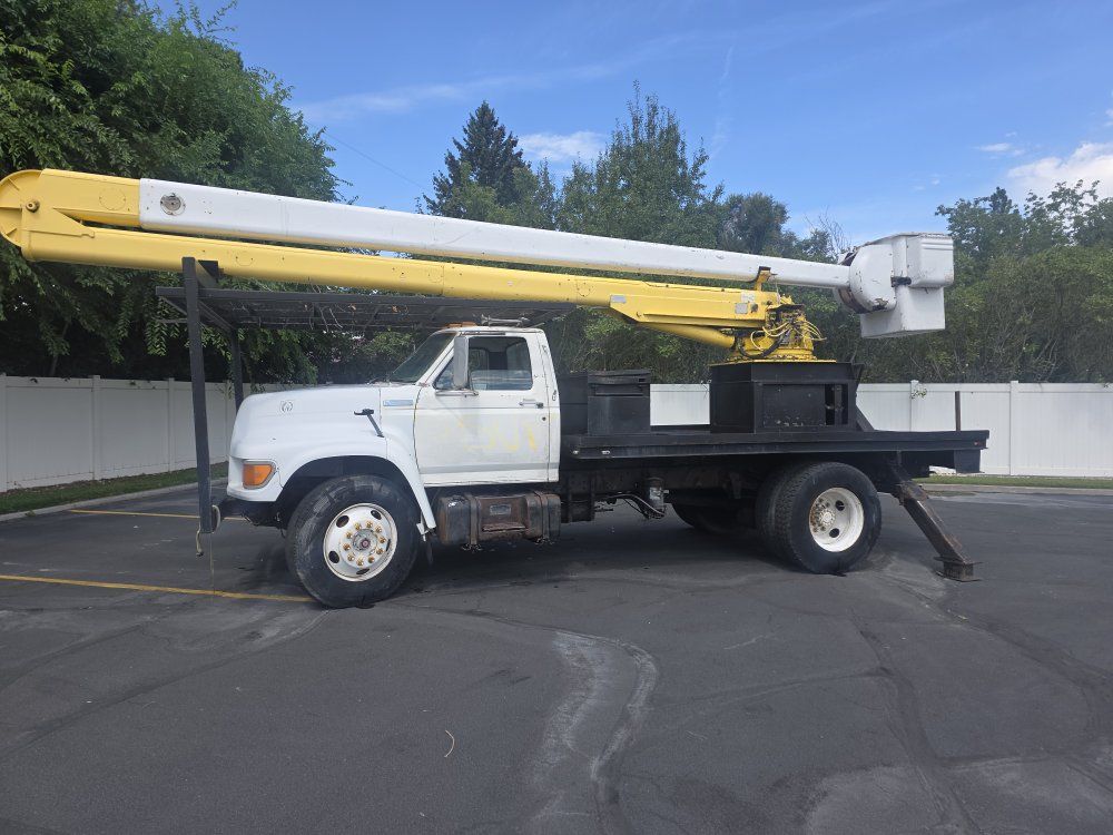 1999 Ford 55 Ft Bucket Truck (12 valve diesle)