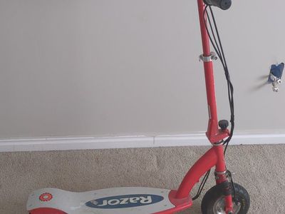 Razor E100 Electric Power Kids Scooter - Red