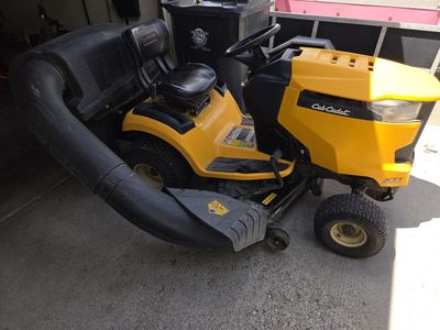 2017 CUB CADET RIDING LAWN MOWER