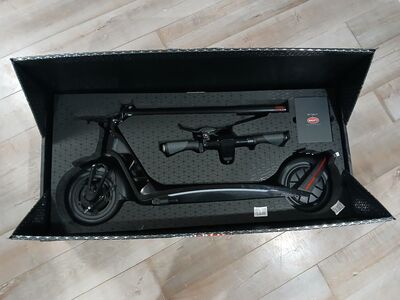 New! Bugatti Electric Scooter Lightweight & Foldable 20+ Mile Range